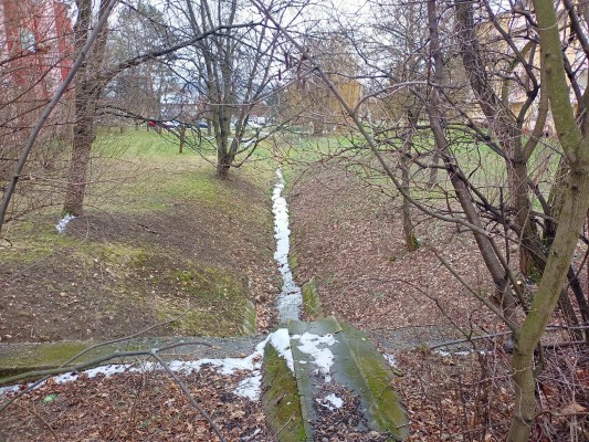 Koryto potoka před realizací