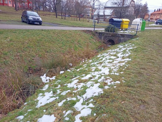 Koryto potoka před realizací