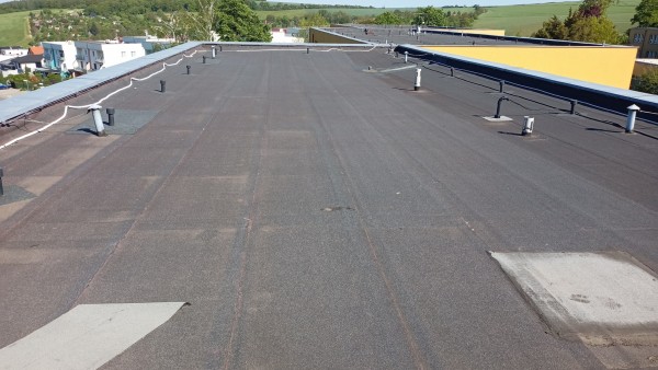 ZŠ Na Výsluní - rekonstrukce střešního pláště - pavilon C, D, E, F - záměr č. 327