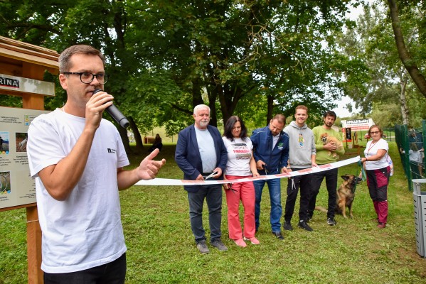 Slavnostní přestřihávaní pásky