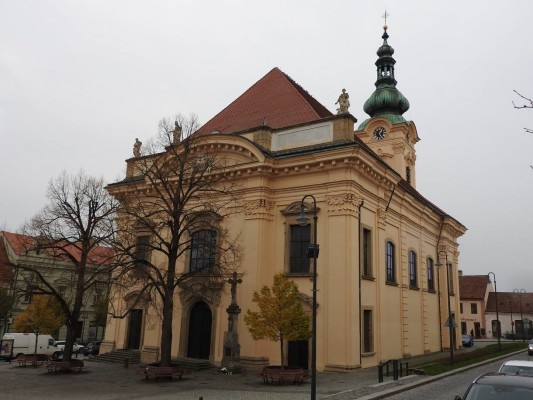 Restaurování sochařské výzdoby atiky kostela Neposkrvněného Početí Panny Marie - regenerace MPZ