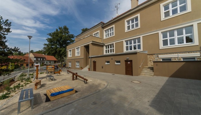 Rekonstrukce domu č. p. 1066 pro sociální bydlení a služby - záměr č. 255