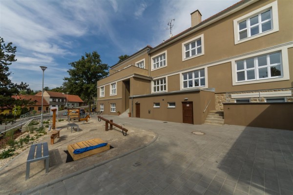 Rekonstrukce domu č. p. 1066 pro sociální bydlení a služby - záměr č. 255