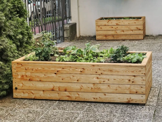 Vyvýšený sousedský záhon